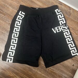 Kids Versace logo shorts size 8